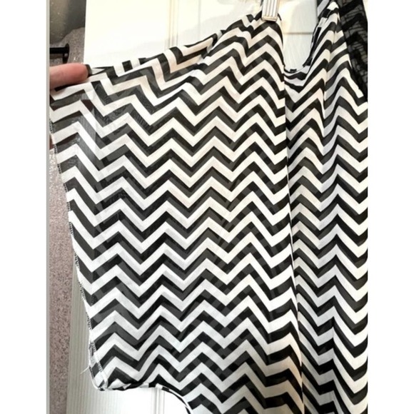 Maurice’s Plus Chevron Pattern black & white Sheer Elastic Waist - Picture 2 of 6